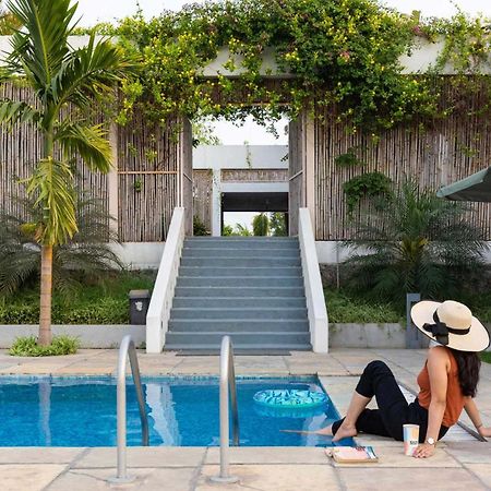 Open House By Stayvista - Nestled In Nature, Featuring A Swimming Pool & Expansive Lawn For A Serene Retreat Shikrapur ภายนอก รูปภาพ