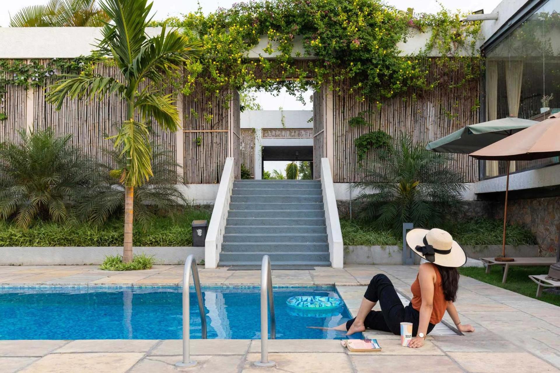 Open House By Stayvista - Nestled In Nature, Featuring A Swimming Pool & Expansive Lawn For A Serene Retreat Shikrapur ภายนอก รูปภาพ