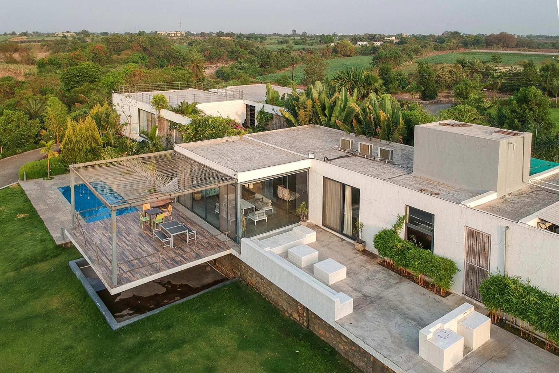 Open House By Stayvista - Nestled In Nature, Featuring A Swimming Pool & Expansive Lawn For A Serene Retreat Shikrapur ภายนอก รูปภาพ